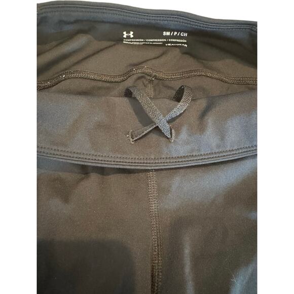Under Armour HeatGear Black Capri Women’s Athletic Workout Leggings Small - Picture 3 of 8